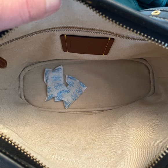 Coach Andie - Picture 5 of 7